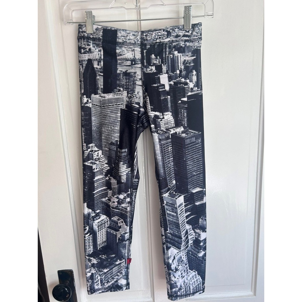 Zara Terez Leggings Womens Small Black White NYC Skyline Graphic Capri Athletic